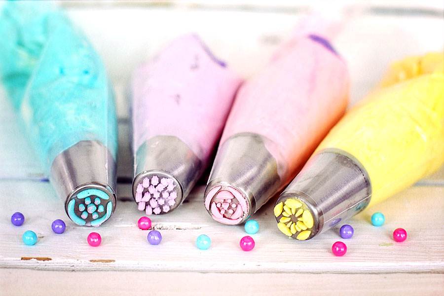 The Ultimate Guide to Cake Piping Tips & Tricks Easy